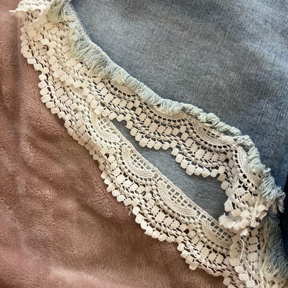 Denim ruffle shorts - Picture 2 of 5